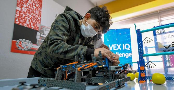 Mersin’de çocuklar robot tasarlıyor