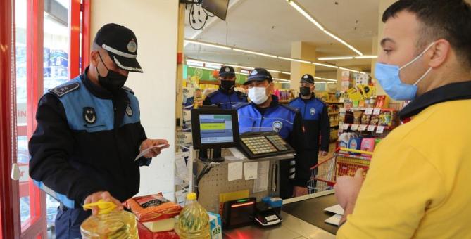 Toroslar zabıtası, marketlerde KDV indirimi denetimi yaptı