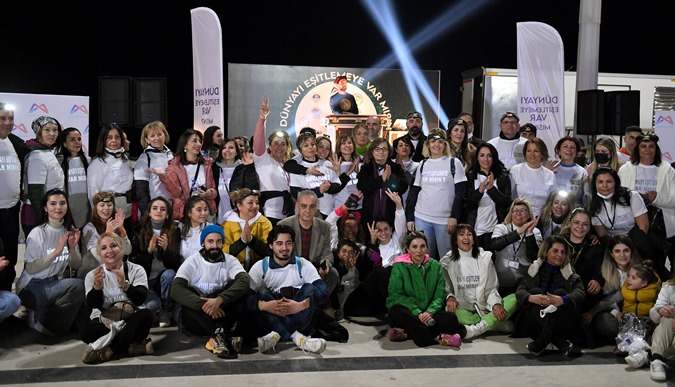 Kadın-Erkek Dünyayı Eşitlemek amacıyla koştular