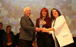 Mezitli Belediye Başkanı Tarhan’a Kadın Dostu Yerel Yönetim Ödülü