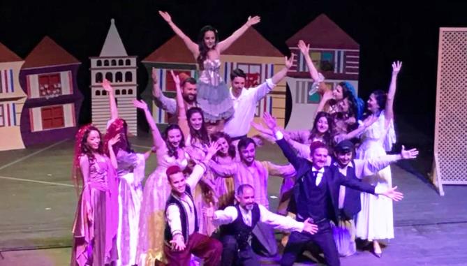 Mersin’de ‘7 kocalı Hürmüz’ oyunu büyük ilgi gördü