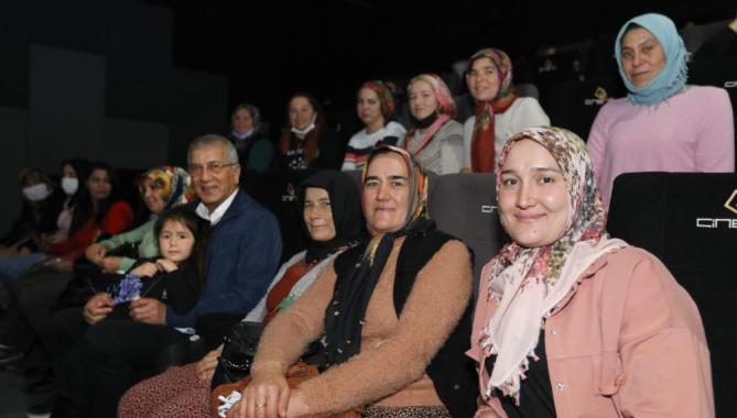 Köylü kadınlara sinema sürprizi