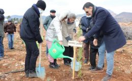 Mersin’de Covid-19 kurbanı sağlık çalışanları anısına fidan dikildi