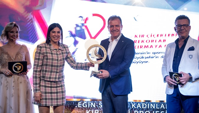 Başkan Seçer’e ‘Yılın kadın istihdamı sağlayan belediye başkanı’ ödülü