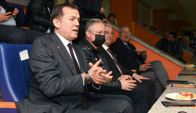 Başkan Özyiğit: Takımımız tarihi bir başarıya imza attı