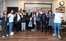 Renkli çoraplarla Down Sendromu için farkındalık yarattılar