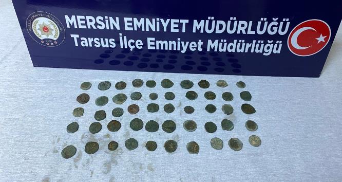 Mersin’de tarihi eser niteliği taşıyan 50 sikke ele geçirildi