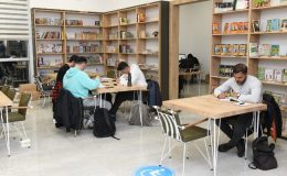 Yenişehir Belediyesinin “Nöbetçi Kütüphane” uygulamasına yoğun ilgi