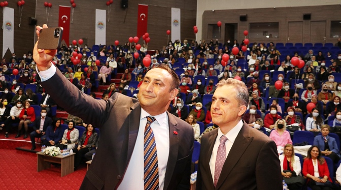 Toroslar’da ‘Toplumda kadının yeri’ paneli yoğun ilgi gördü