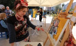 Dünyaca ünlü ressam Mezitli Sanat Çarşısında atölye çalışması yaptı