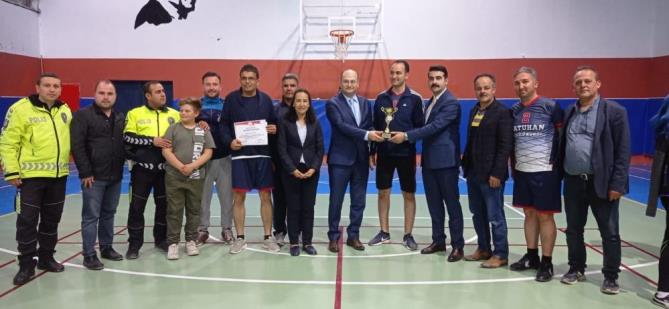 Bozyazı’da kurumlar arası voleybol turnuvası sona erdi