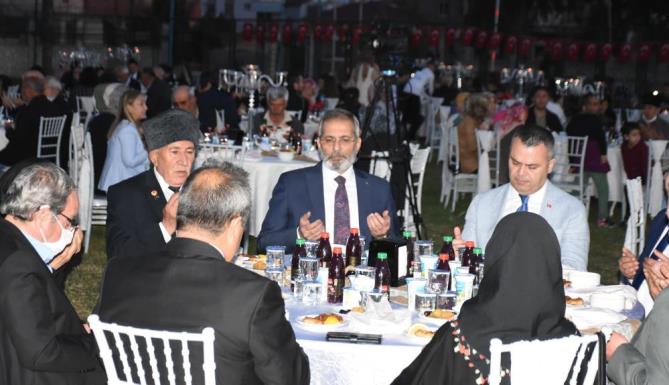 Başkan Bozdoğan, şehit ve gazi aileleriyle iftarda buluştu