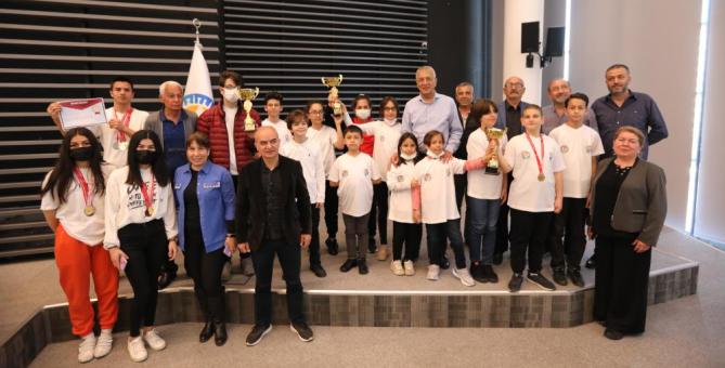 Başkan Tarhan, Mezitli’nin başarılı sporcularıyla buluştu