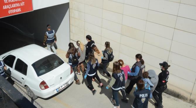 Mersin’de nitelikli dolandırıcılık ve yağma çetesi çökertildi: 25 tutuklama