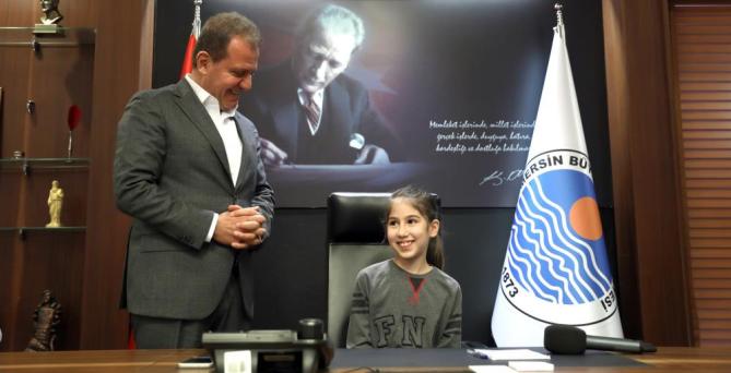 Başkan Seçer, koltuğunu 4’üncü sınıf öğrencisi Esma’ya bıraktı