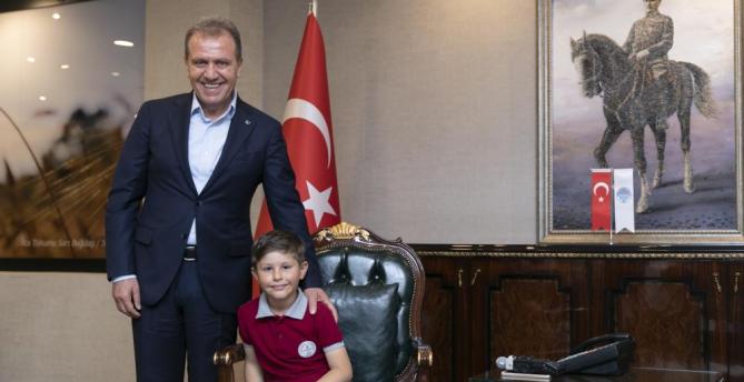 Seçer: Dünyada çocuklara armağan edilmiş başka çocuk bayramı yok”