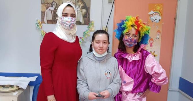 Hastanede çocuklara 23 Nisan sürprizi