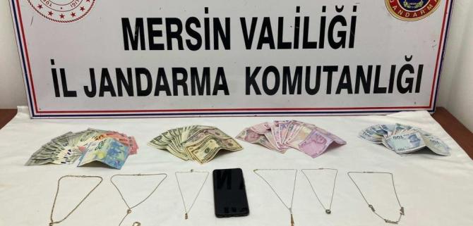 Hırsızlık şüphelisi çaldığı altın ve paralarla birlikte yakalandı