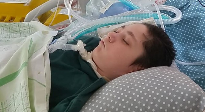 Irmakta boğulmaktan kurtarılan Deniz, iki yıldır yaşam mücadelesi veriyor