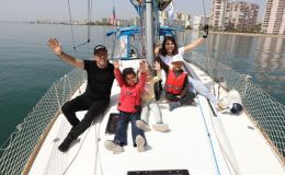 Otizmli çocuklar yelken ve deniz keyfi yaşadı