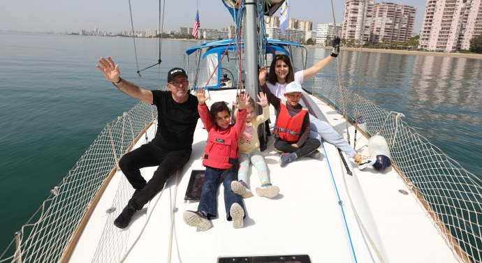 Otizmli çocuklar yelken ve deniz keyfi yaşadı