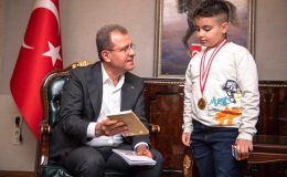 Matematikte dünya birincisi Ömer Erken, Başkan Seçer’le buluştu