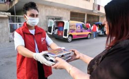 Büyükşehir Belediyesi, Mersinde günde 12 bin kişiye iftar yemeği ulaştırılıyor