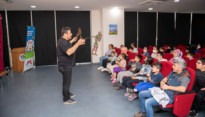 Özel Çocuklar, Engelsiz Yaşam Merkezi’nde Karagöz’le güldü