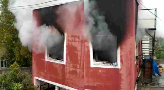 Mersin’de 2 katlı evde çıkan yangın korkuttu