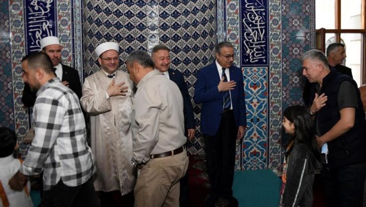 Vali Su, vatandaşlarla bayramlaştı