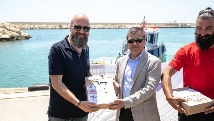 İklim değişikliğine dikkat çekmek için yelken açan ekip Mersin’e ulaştı