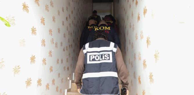 Mersin polisi günübirlik evleri denetledi