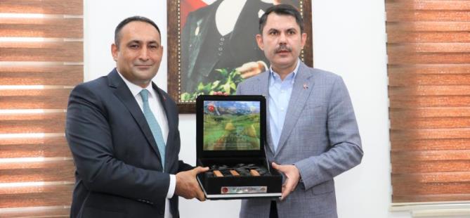 Bakan Kurum, Toroslar Belediye Başkanı Yılmaz ile buluştu