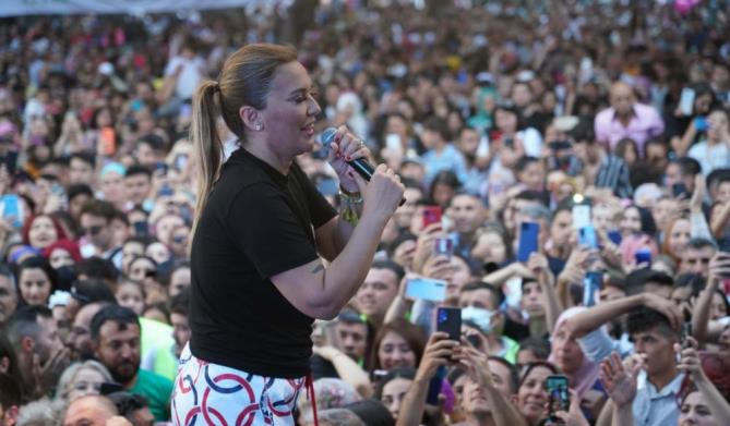 Türkmen şölenini ünlü sanatçılar coşturdu