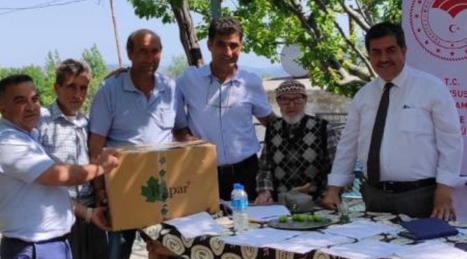 Tarsus’ta biyoteknik mücadele için çiftçilere tuzak dağıtıldı