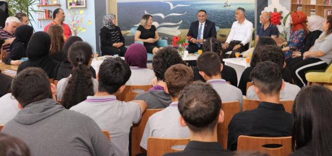 Başkan Yılmaz, liseli gençlerle söyleşi yaptı