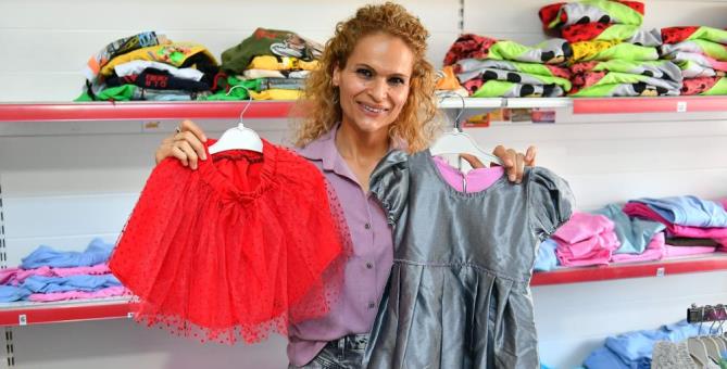 MERCEK’te dikilen çocuk giysileri ihtiyaç sahiplerine ulaştırılıyor