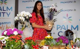 Mersin Büyükşehir Belediyesi, Anneler Günü için çiçek pazarı kurdu