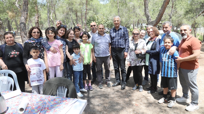 Başkan Tarhan, her kesimden annelerin gününü kutladı