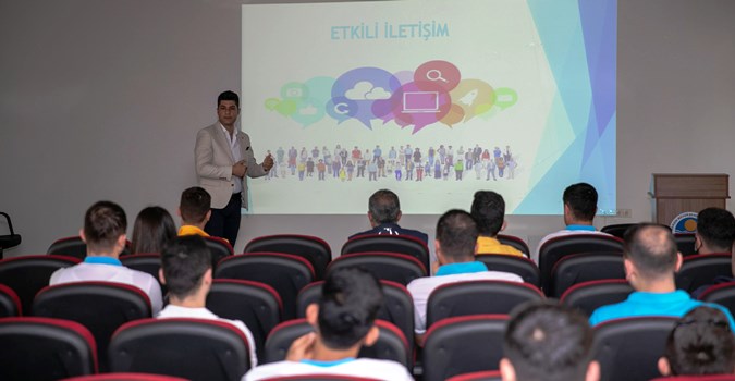 Büyükşehir’in ambulanslarında görev alan personel düzenli olarak iletişim eğitimi alıyor