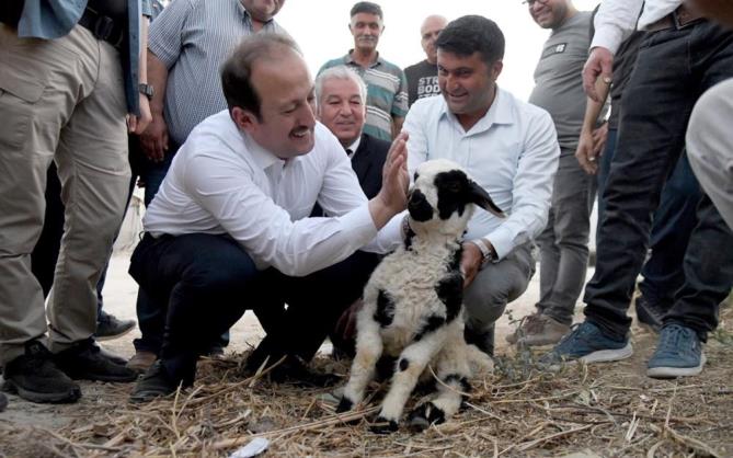 Mersin’in yeni Valisi Pehlivan çiftçilerle bir araya geldi