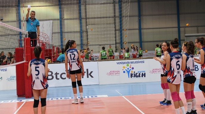 Türk voleybolunda Beyaz Kart ilk kez Yenişehir’de gösterildi
