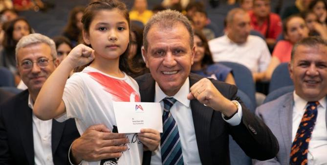 Büyükşehir Belediyesinden sporcu ve antrenörlere 1 milyon 148 bin lira ödül