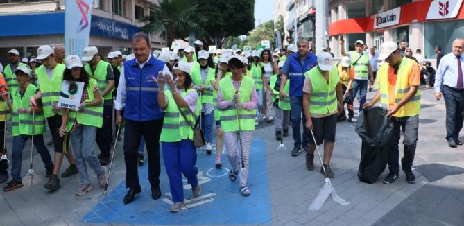 Özel çocuklardan çevre temizliği