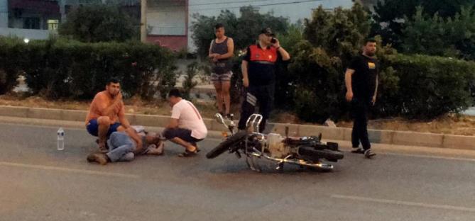 Sağlıkçıdan izinde vefa örneği, yaralıya müdahale etti, tişörtünü üzerine örttü