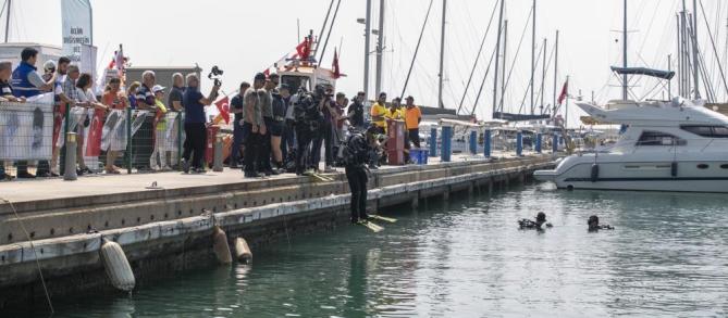 Denizden sandalye de çıktı, alışveriş sepeti de