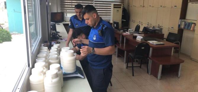 Tarsus’ta sağlığa zararlı 447 kilogram peynir ele geçirildi