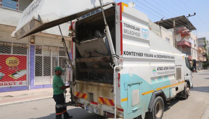 Toroslar’da çöp konteynerleri dezenfekte ediliyor