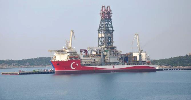 “Abdülhamid Han” kırmızı beyaza boyandı, Türk bayrağı işlendi