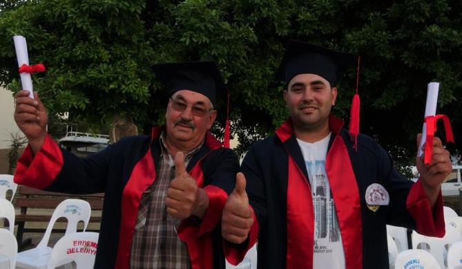 Baba oğul birlikte mezun oldu